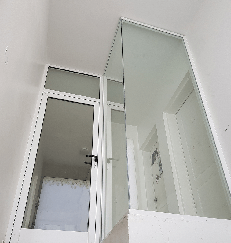 Puerta PF cerramiento de escalera en aluminio - JN Aluminio Neuquén