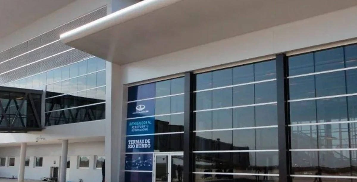 Frente Integral Aluar - fachada vidriada de aluminio en edificio comercial, sistema de muro cortina