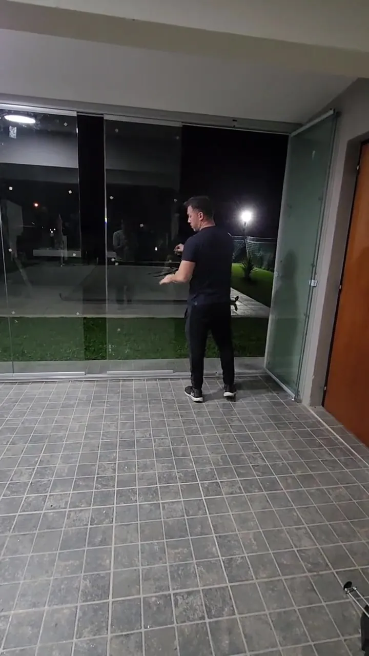 Video sistema cortina de cristal sin rodamientos - JN Aluminio Neuquén