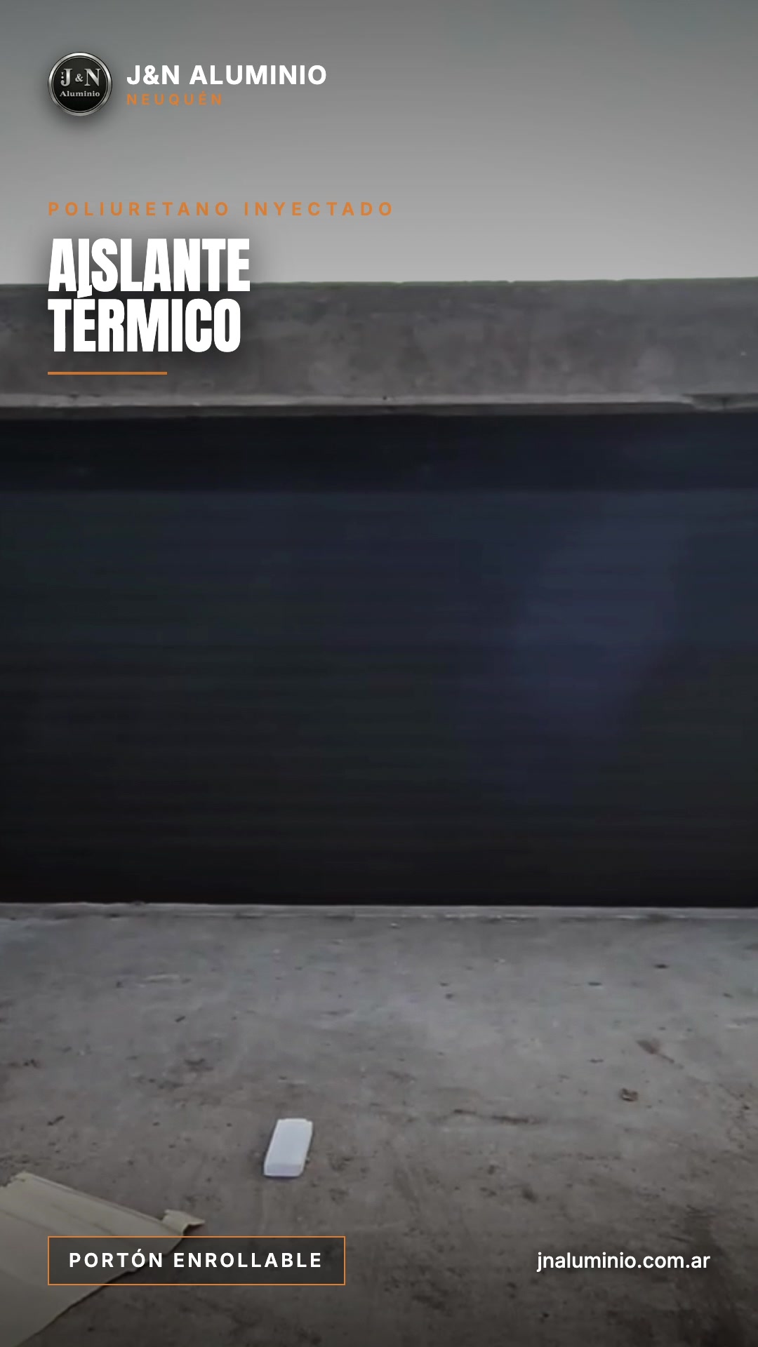 Video portón enrollable lama 125 negro de 5,90 x 2,80 m con motor paralelo - JN Aluminio Neuquén