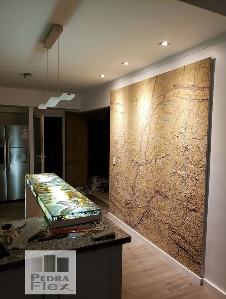 barra iluminada oceano y foresta en la pared